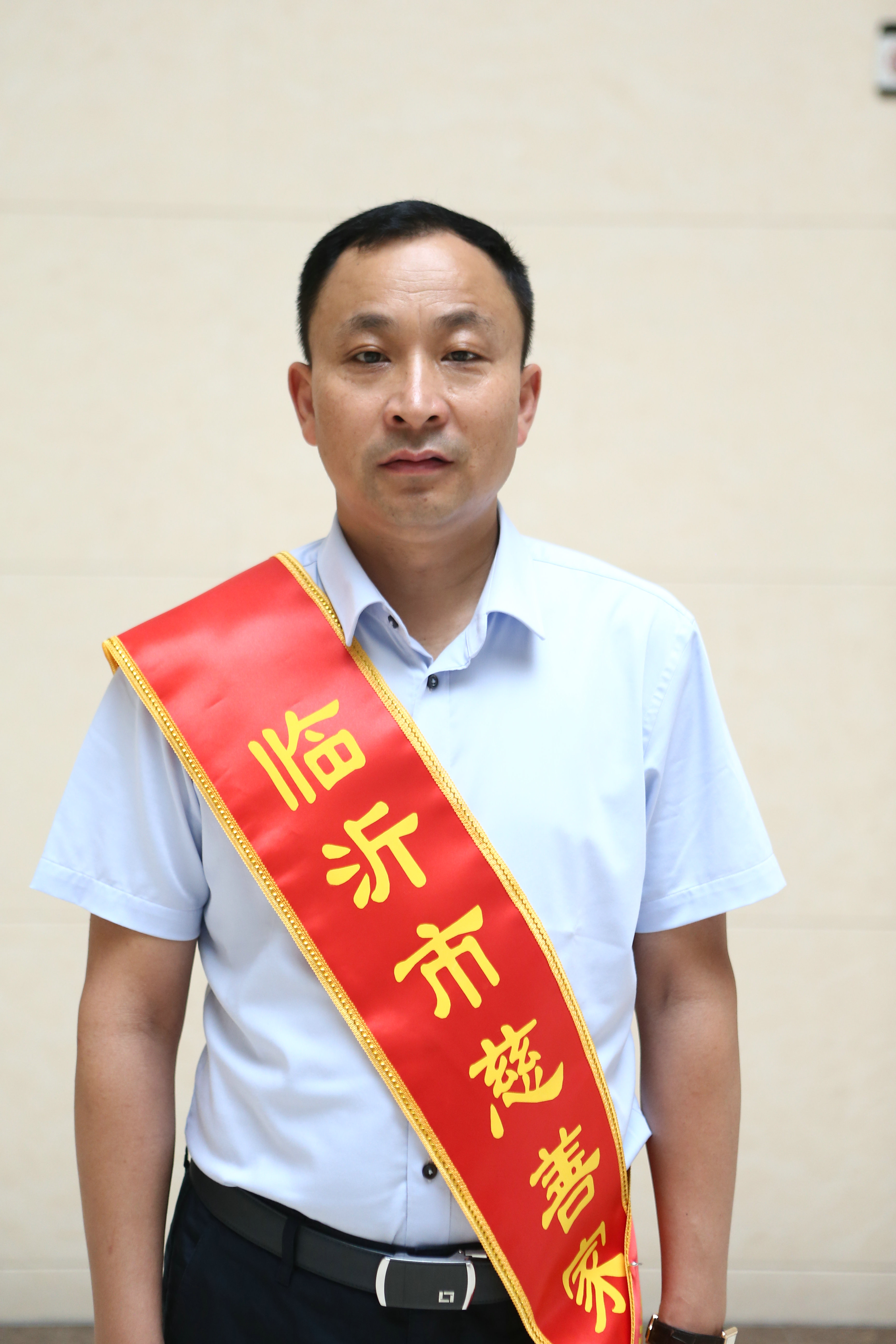 1慈善家徐军.jpg